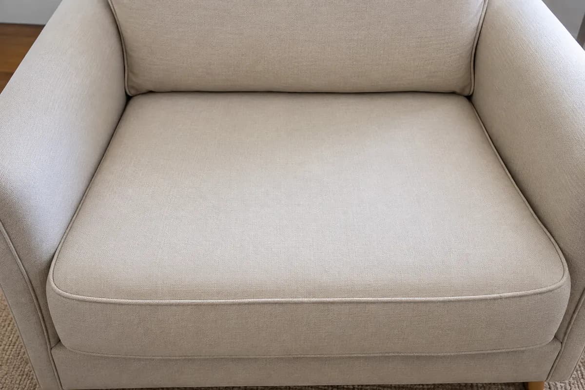 Assise de fauteuil en tissu, propre et sans tache de boisson